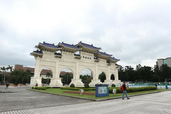 10 Astuces Pratiques pour Maintenir votre Campement Propre et Écologique en Pleine Nature